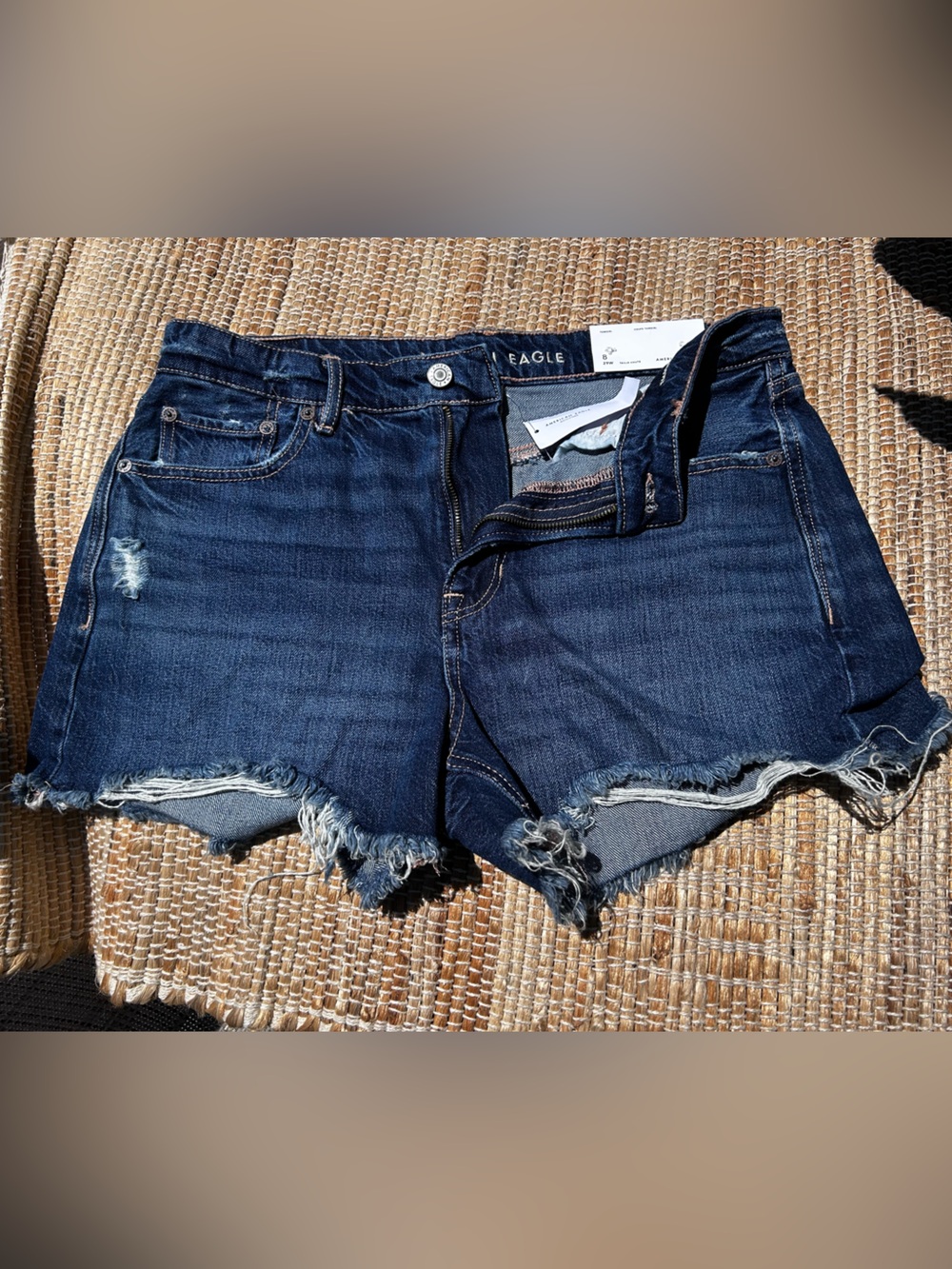 NWT AMERICAN EAGLE‘Tom Girl’ s8 Dark Wash Frayed Denim Cutoff Shorts-high rise